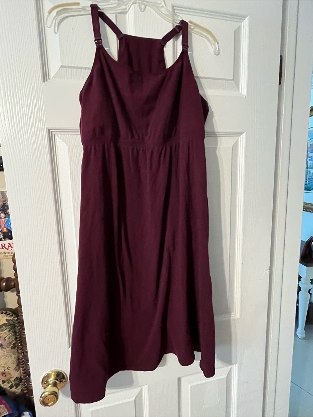 Womenโs Burgundy Sleeveless Midi Dress small